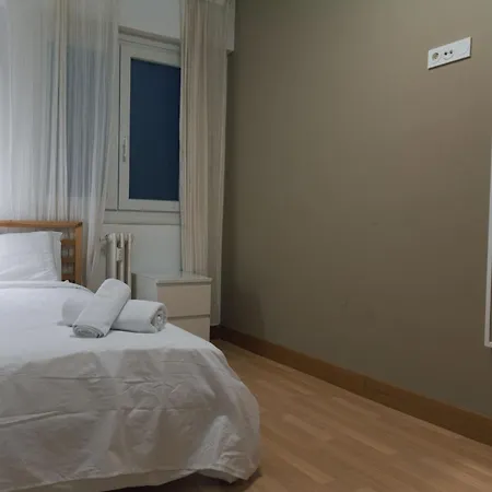 Amplio Reformado Con Garaje En Amara, Donostia-san Sebastián - Isabel Ii *